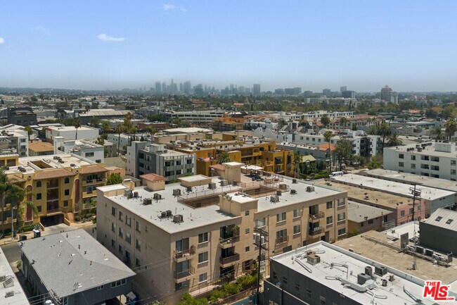 Building Photo - 837 N Hudson Ave