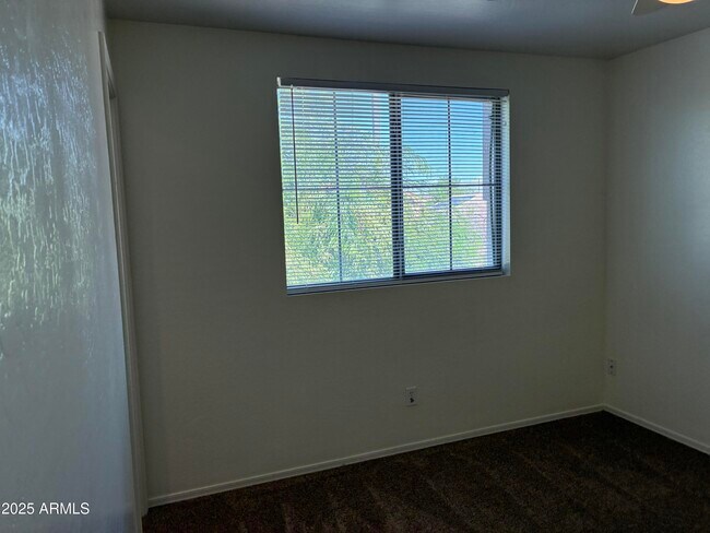 Building Photo - 25177 W Park Ave