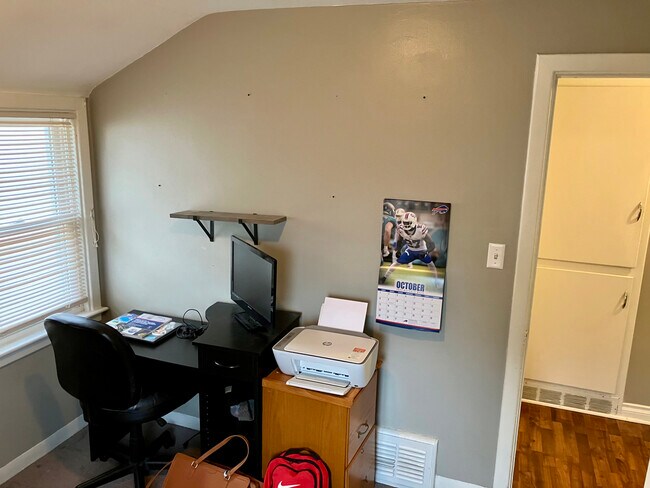 Building Photo - 190 Whitehall Ave