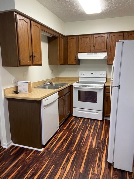 Kitchen - 1324 Aarons Way