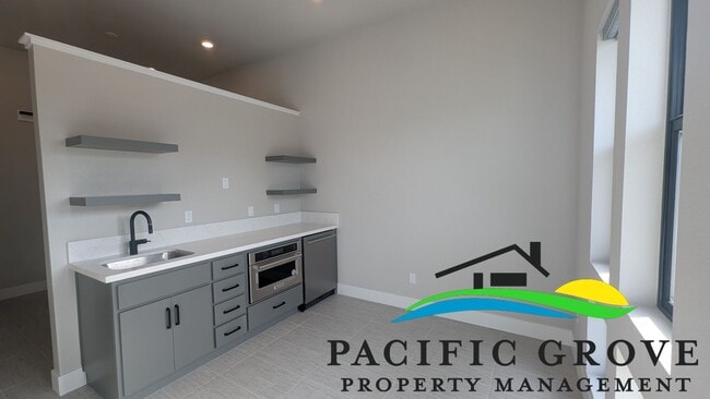 Building Photo - Stylish New Studio with Modern Finishes in Marina