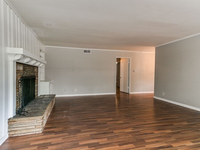 Building Photo - Cute Duplex + Heart of OKC