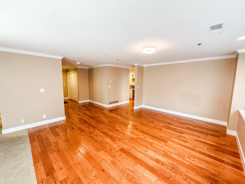 Building Photo - 44 W Broadway