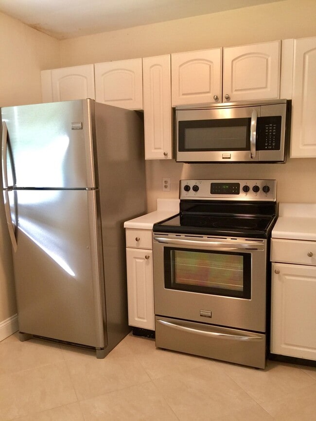 Building Photo - 6772 Palmetto Cir S