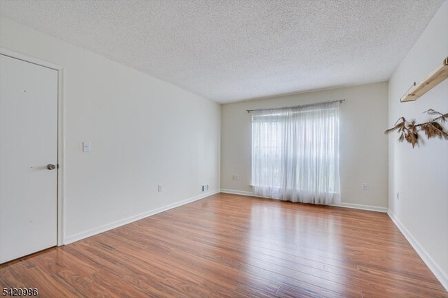 Building Photo - 69 Amberly Ct
