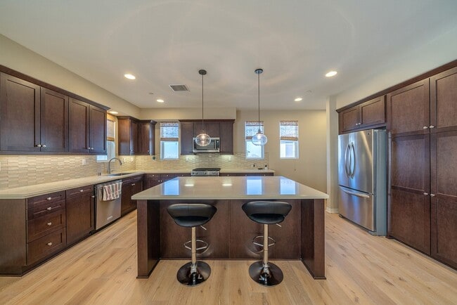 Building Photo - Gorgeous Lomita Townhome