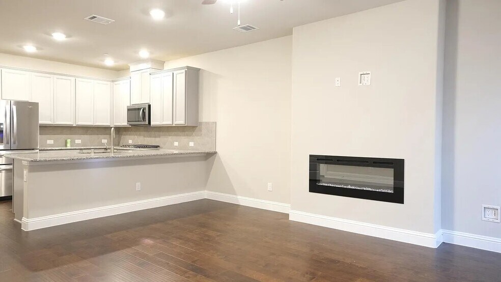 Building Photo - 332 Blackthorne Dr