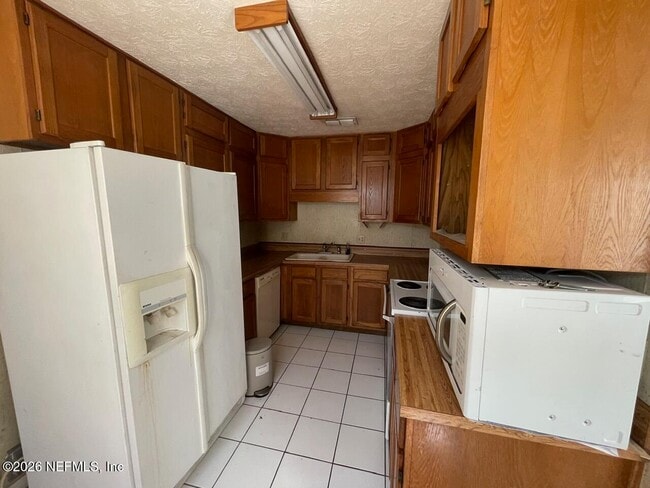 Building Photo - 2000 First St