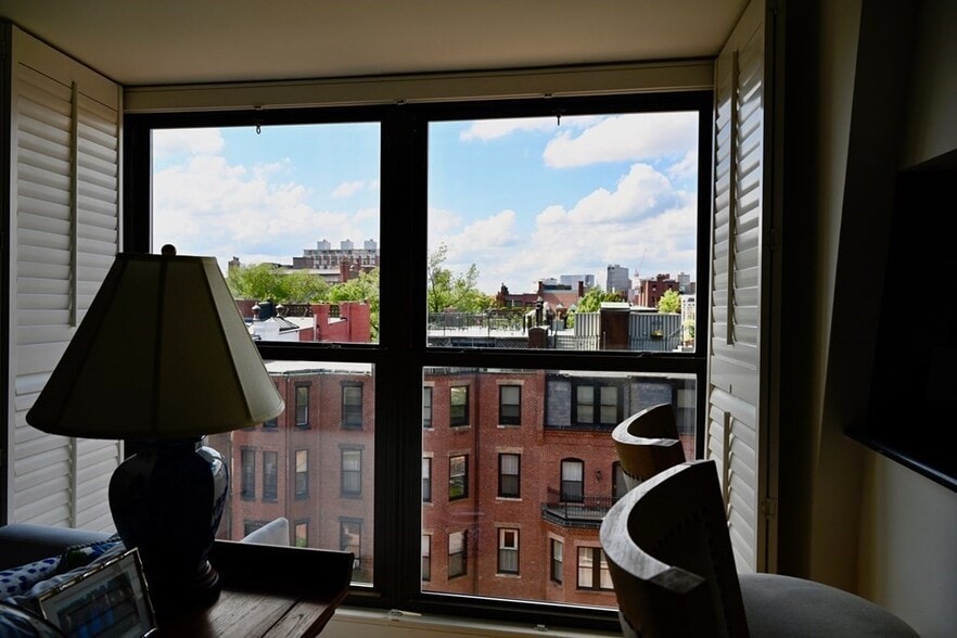 Building Photo - 200 Newbury St