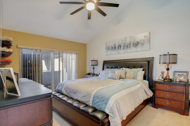 Building Photo - 3875 Circle Lake Dr