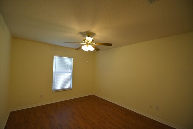 Building Photo - 2861 Emerson Dr SE
