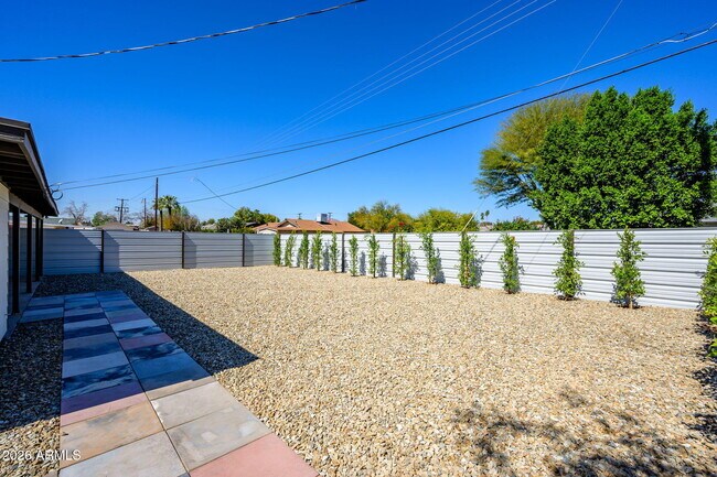 Building Photo - 8702 E Monte Vista Rd