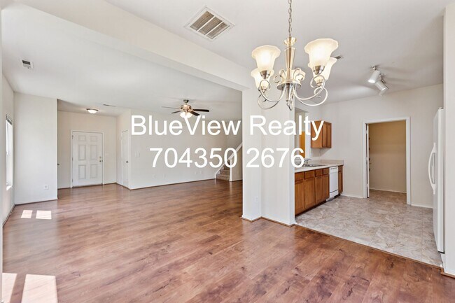 Building Photo - 8605 Redding Glen Ave