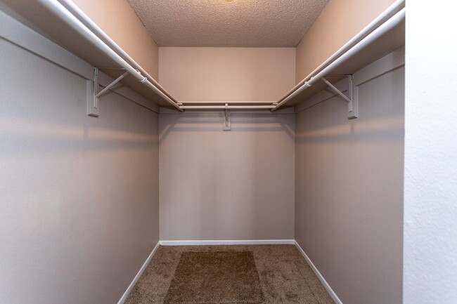 Building Photo - Inviting 2-Bed, 2-Bath in a Quiet 6-Plex