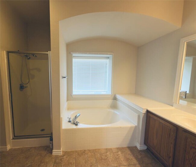 Building Photo - 3932 Links Ln