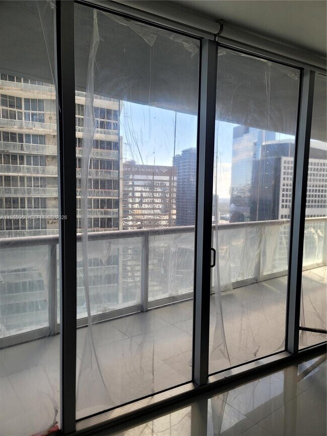 Building Photo - 475 Brickell Ave