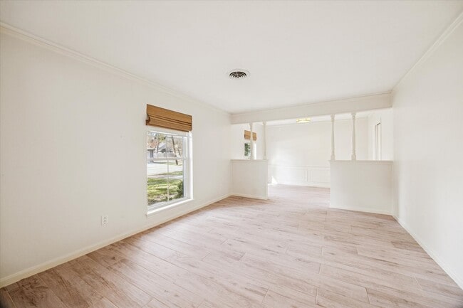 Building Photo - 2127 Blue Willow Dr