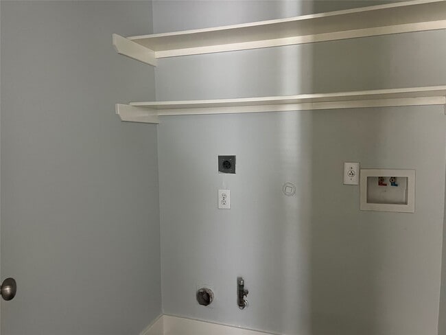 Building Photo - 11956 Chanteloup Dr