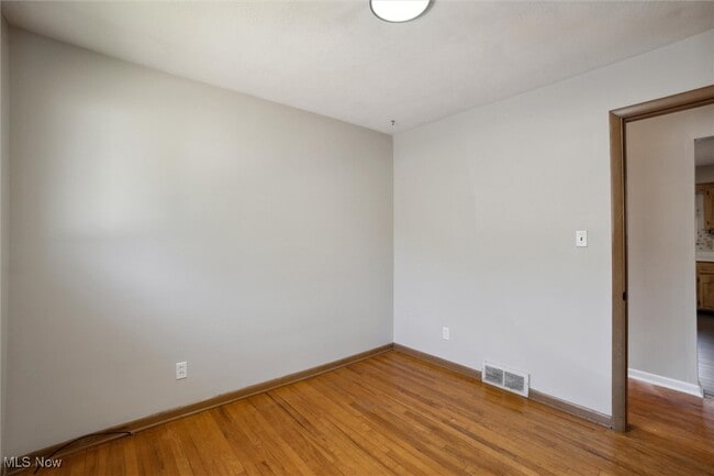Building Photo - 5440 E 141st St