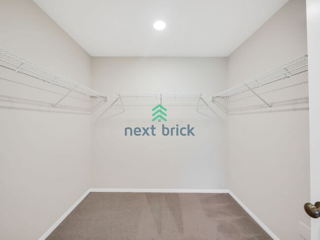 Building Photo - 5 Bed 3 Bath Single-Family Home Available ...