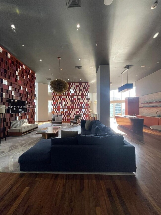 Building Photo - 1300 Brickell Bay Dr