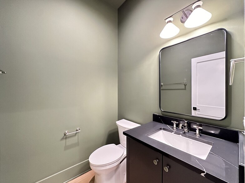 Building Photo - 1743 W Le Moyne St