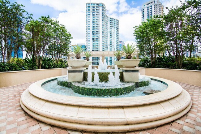 Building Photo - 511 SE 5 Ave