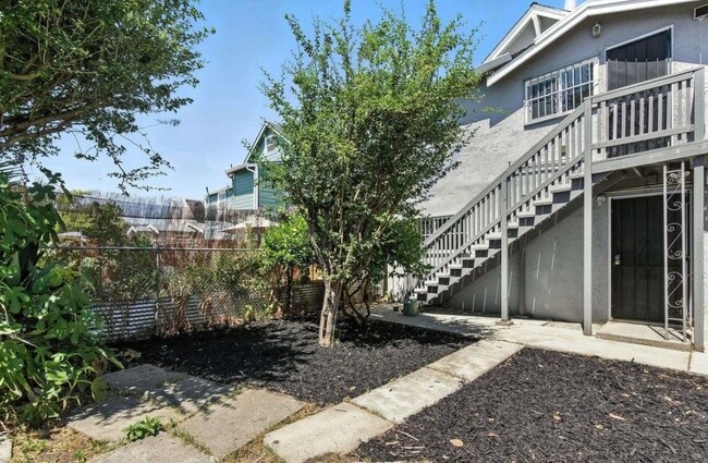 Building Photo - 5821 E 17th St