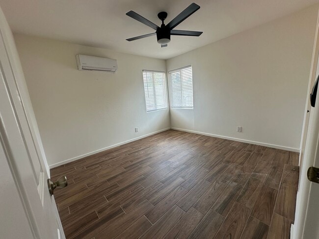 Building Photo - Newly Remodeled 3 bed 1 bath home!