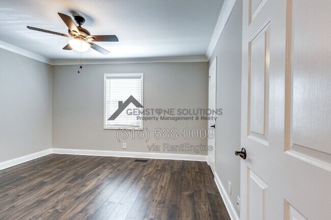 Building Photo - 717 Fox Ridge Dr