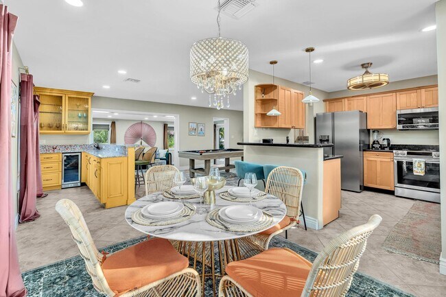 Building Photo - 3450 NE 19th Ave