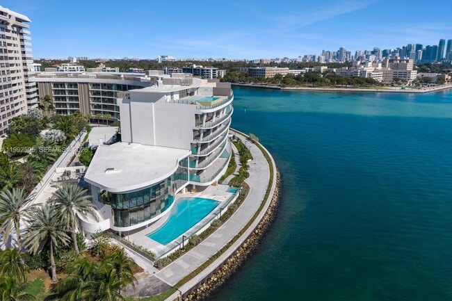 Building Photo - 5 Grove Isle Dr