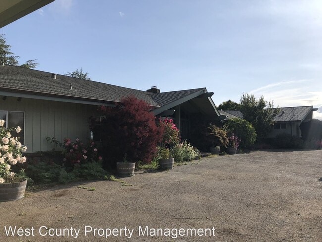 Building Photo - 5 br, 4.5 bath House - 3645 Roblar Rd