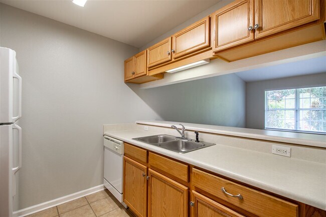 Building Photo - 2738 W Tharpe St