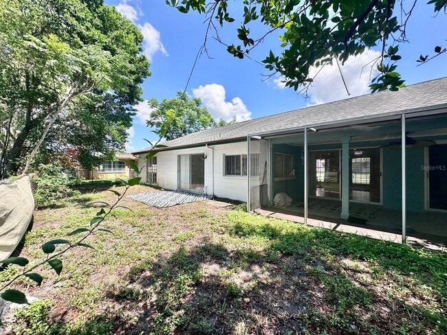 Building Photo - 12215 Meadowbrook Ln