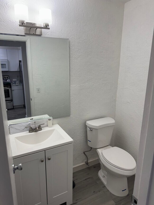 Building Photo - AVAILABLE 8/1/26 For Rent 2BD/2.5BA FULLY RENOVATED Unit- $2,400