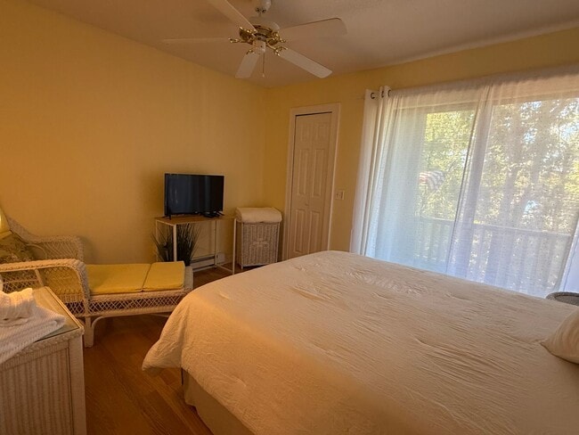 Building Photo - Charming 3-Bedroom Condo in Laconia, NH – ...