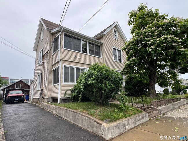 Building Photo - 11 Betts Pl