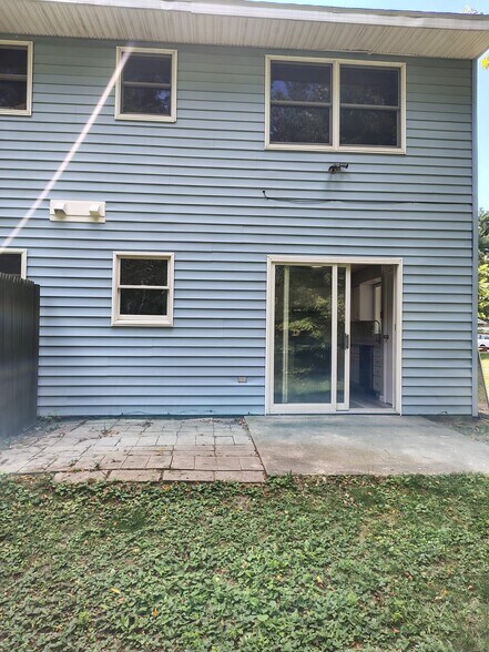 Building Photo - 8 Limerick Ln