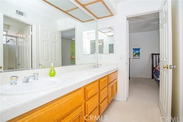 Building Photo - 823 S Parkglen Pl