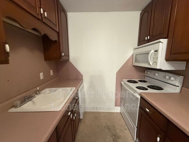 Building Photo - 1110 Chandler Dr