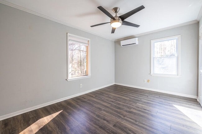 Building Photo - 1570 Spring Ln NW