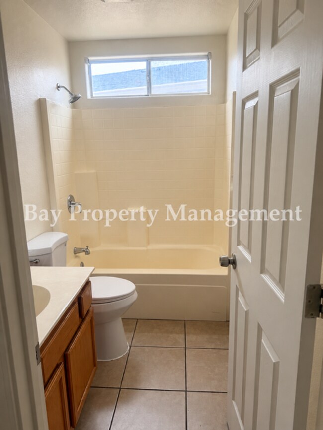 Building Photo - 1001 Highpoint Ct