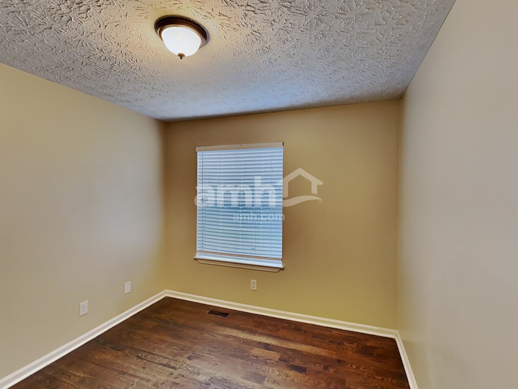 Building Photo - 6028 Woodcreek Dr