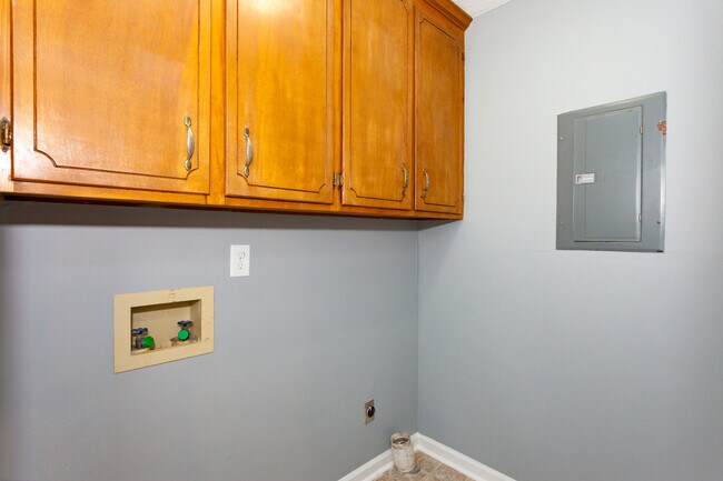 Building Photo - 3600 Ladywood Ct