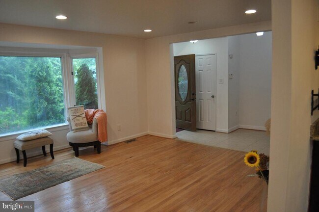 Building Photo - 6000 Greentree Rd