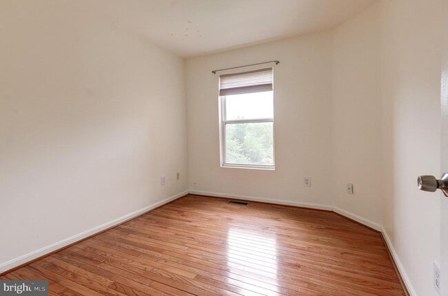 Building Photo - 12050 Edgemere Cir