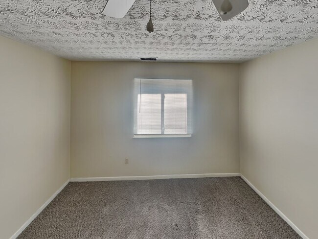 Building Photo - 350 E 12th Ave