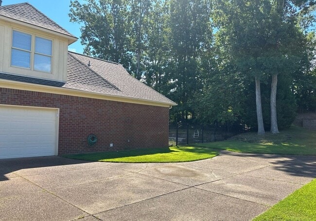 Building Photo - 10135 Ridgewood Oak Dr