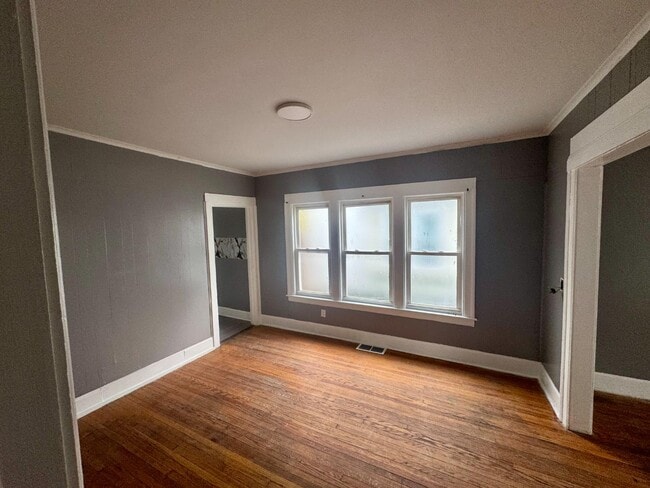 Building Photo - 153 Fernwood Ave